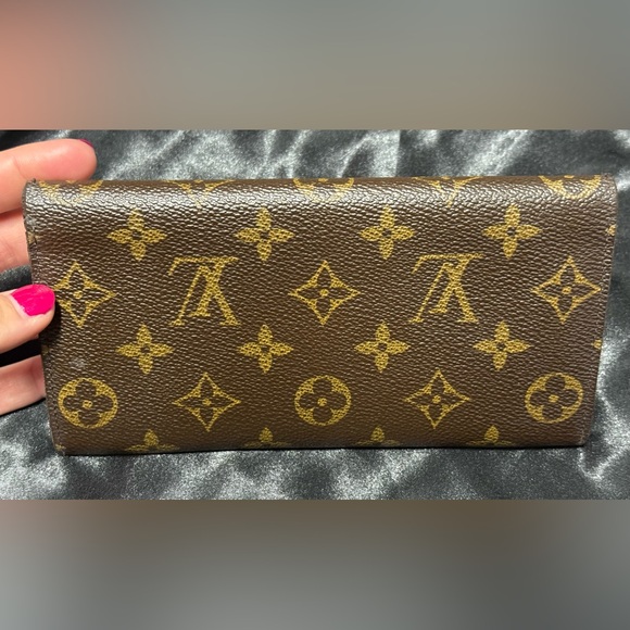 Louis Vuitton green Emilie wallet - Picture 2 of 16